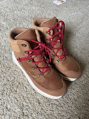 Universal Thread boots